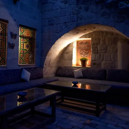 Отель Sinasos Palace Cave 3*