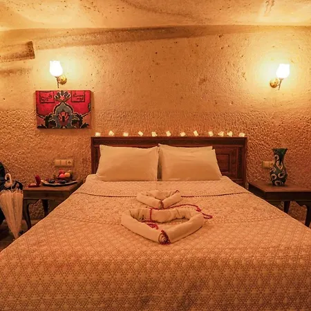 מלון Sinasos Palace Cave