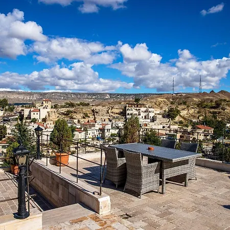 Sinasos Palace Cave אורגופ