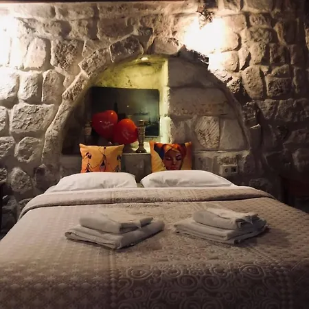 Sinasos Palace Cave