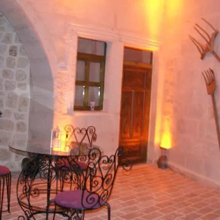 Sinasos Palace Cave Hotel 2*