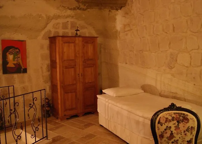 Sinasos Palace Cave 3*